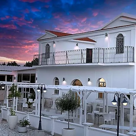 Anama Hotel *